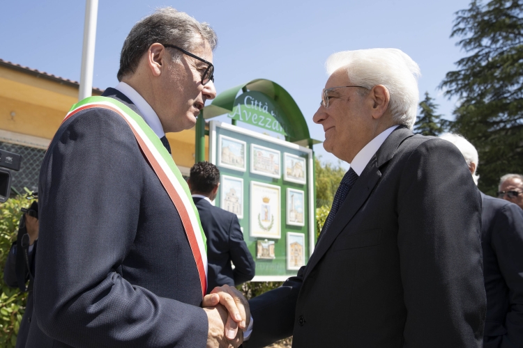 Il Presidente Sergio Mattarella con Mauro Passerotti, Commissario Prefettizio del Comune di Avezzano, in occasione del 750° anniversario della Battaglia di Tagliacozzo tra Corradino di Svevia e Carlo I D’Angiò
