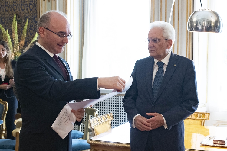 Il Presidente Sergio Mattarella riceve la Gran Croce al merito della Croce Rossa Italiana.
