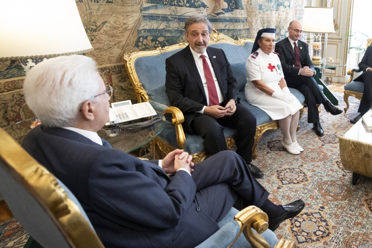 Il Presidente Sergio Mattarella riceve Francesco Rocca,Presidente della Croce Rossa Italiana, unitamente al Consiglio direttivo e a una delegazione di volontari
