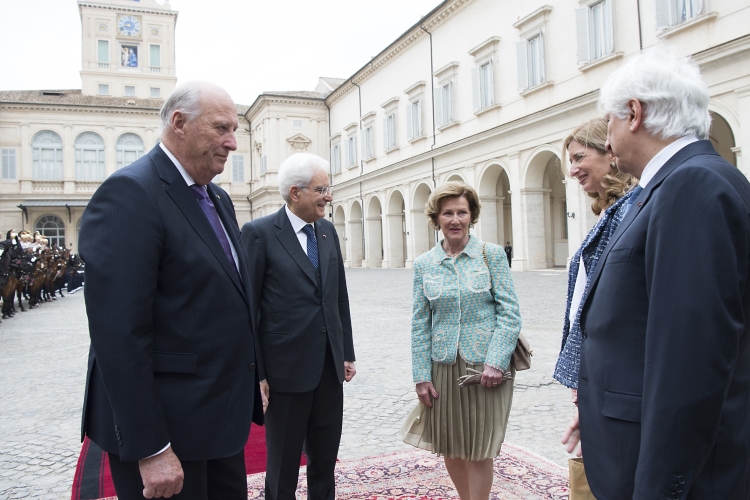 Il Presidente Sergio Mattarella, la signora Laura e le LL.MM. il Re Harald V