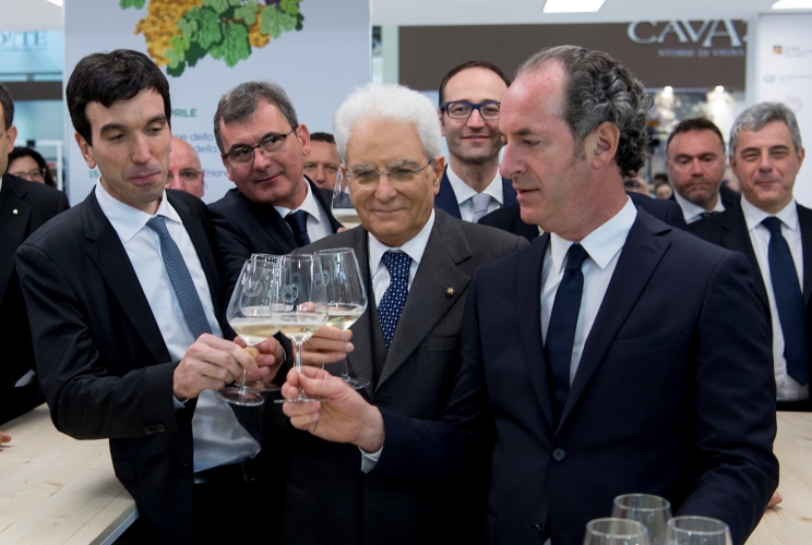 Il Presidente Sergio Mattarella con Luca Zaia, Maurizio Martina e Maurizio Danese 