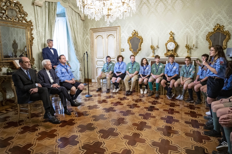 Il Presidente della Repubblica Sergio Mattarella durante l'incontro con una delegazione della Federazione Italiana dello Scautismo
