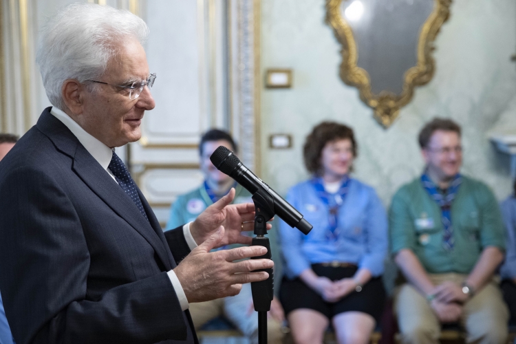 Il Presidente della Repubblica Sergio Mattarella durante l'incontro con una delegazione della Federazione Italiana dello Scautismo
