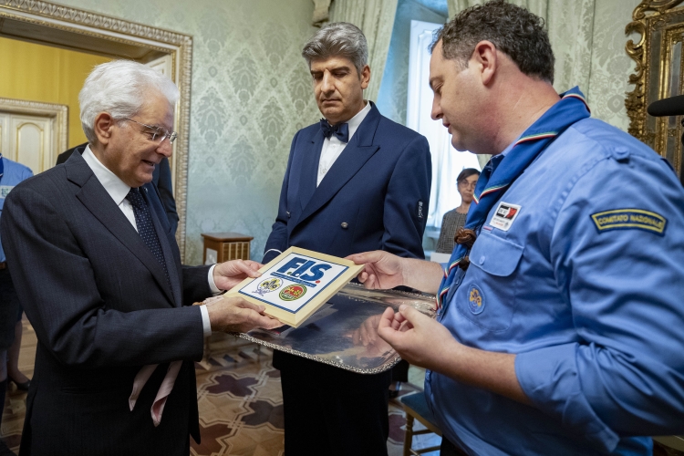 Il Presidente della Repubblica Sergio Mattarella con Matteo Spanò – Presidente della FIS – Federazione Italiana dello Scautismo
