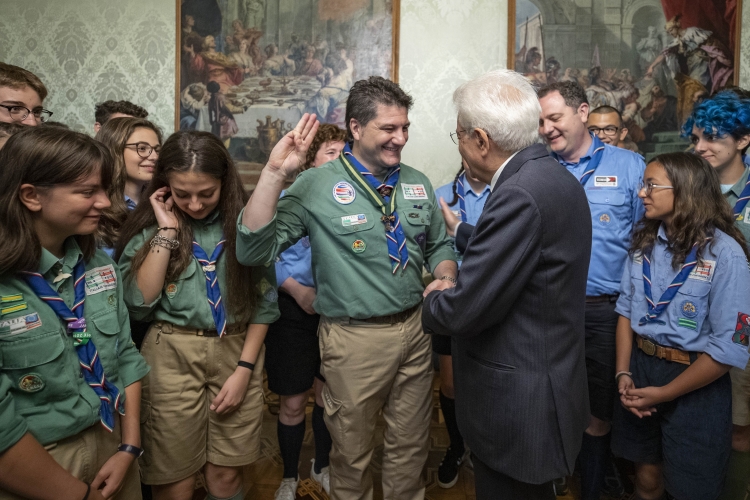 Il Presidente della Repubblica Sergio Mattarella durante l'incontro con una delegazione della Federazione Italiana dello Scautismo
