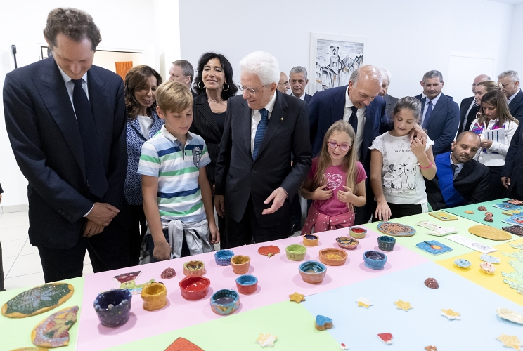 Il Presidente della Repubblica Sergio Mattarella con il Ministro Bussetti e il Presidente di Ferrari John Elkann in occasione della visita all'Istituto Omnicomprensivo "Romolo Capranica"