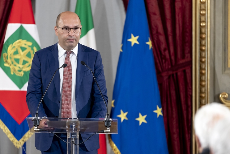 Il Presidente Sergio Mattarella assiste all'intervento di Marco Di Fonzo, Presidente dell’Associazione Stampa Parlamentare