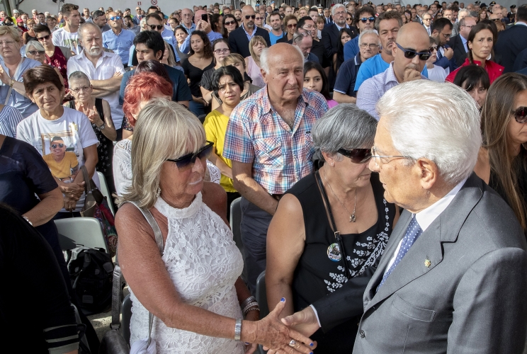 Il Presidente Sergio Mattarella con i familiiari delle vittime del crollo del Ponte Morandi