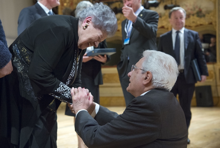 Il Presidente Sergio Mattarella con la sig.ra Elsa Di Lodovico 