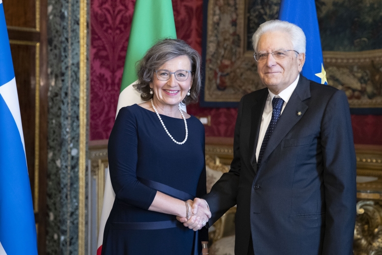 Il Presidente Sergio Mattarella con S.E. la Signora Pia Rantala-Engberg,nuovo Ambasciatore della Repubblica di Finlandia,in occasione della presentazione delle Lettere Credenziali 
