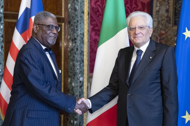 Il Presidente Sergio Mattarella con S.E. il Signor Andrew W. Kronyahn,nuovo Ambasciatore della Repubblica di Liberia,in occasione della presentazione delle Lettere Credenziali 
