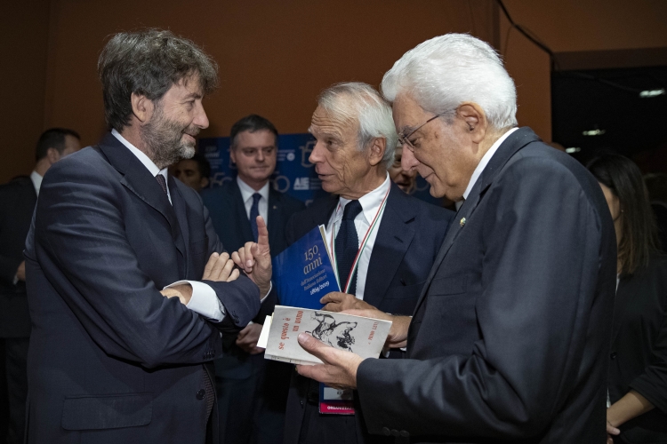 Il Presidente Sergio Mattarella all'Auditorium Parco della Musica con Ricardo Franco Levi, Presidente AIE e Dario Franceschini, Ministro dei beni e delle attività culturali e del turismo, in occasione della cerimonia del 150°anniversario dell’Associazione Italiana Editori