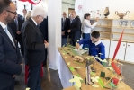 Il Presidente Mattarella assiste all’illustrazione di alcuni lavori realizzati dagli allievi del MUSP