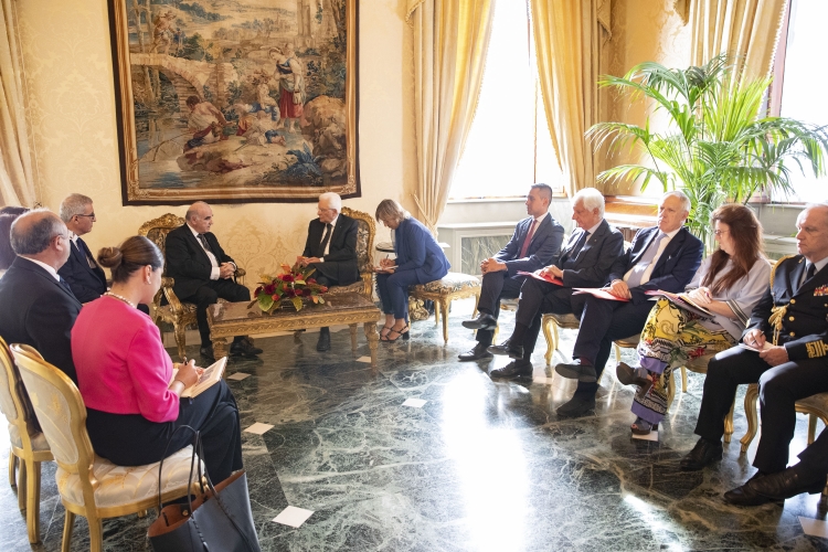 Il Presidente Sergio Mattarella con il Presidente della Repubblica di Malta, S.E. il Signor George William Vella durante i colloqui con le rispettive Delegazioni ufficiali
