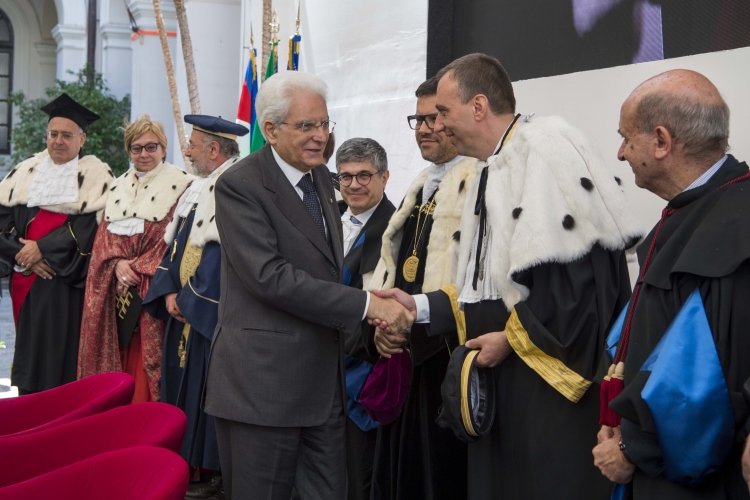 Il Presidente Sergio Mattarella al termine della cerimonia di inaugurazione dell'anno accademico 