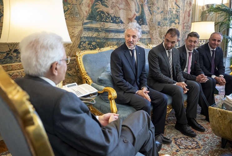 Il Presidente Sergio Mattarella con il Presidente Nazionale delle Associazioni Cristiane Lavoratori Italiani,, Roberto Rossini e una delegazione delle ACLI