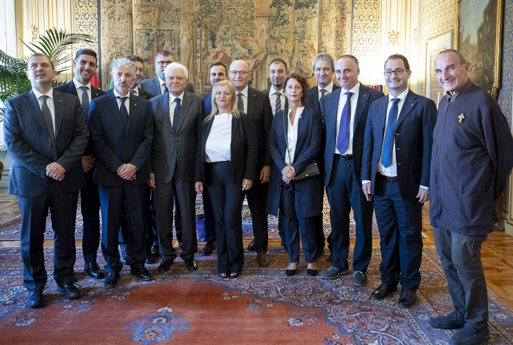 Il Presidente Sergio Mattarella con il Presidente Nazionale delle Associazioni Cristiane Lavoratori Italiani,, Roberto Rossini e una delegazione delle ACLI