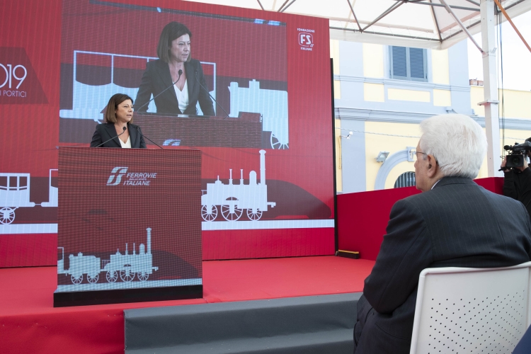 Il Presidente della Repubblica Sergio Mattarella alla cerimonia in occasione del 180°anniversario della linea ferroviaria Napoli – Portici nel corso dell'intervento di Paola De Micheli, Ministro dei Trasporti e delle Infrastrutture
