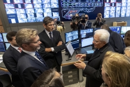 Il Presidente della Repubblica Sergio Mattarella  nel corso della visita al Centro di controllo della Metropolitana di Copenaghen