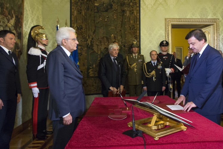 Il Presidente Sergio Mattarella con il Ministro dello Sviluppo Economico Carlo Calenda 