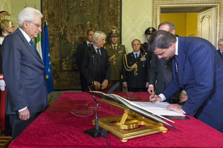 Il Presidente Sergio Mattarella con il Ministro dello Sviluppo Economico Carlo Calenda 