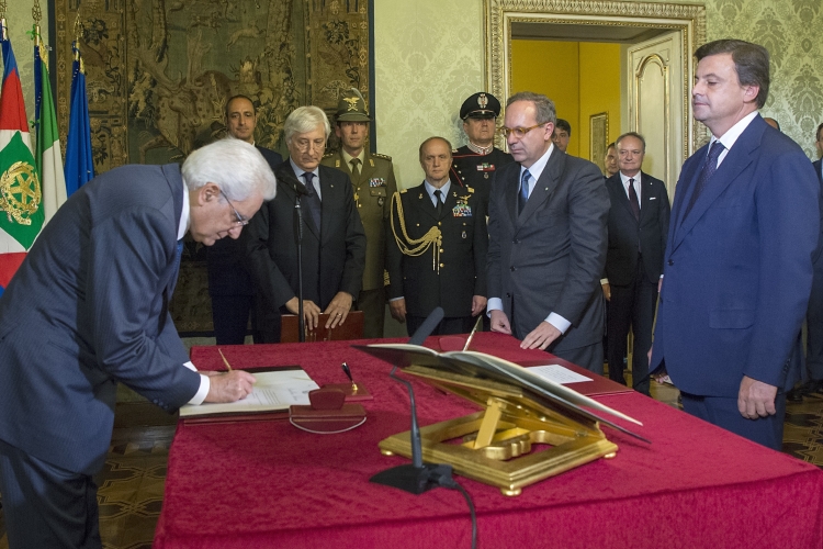 Il Presidente Sergio Mattarella con il Ministro dello Sviluppo Economico Carlo Calenda