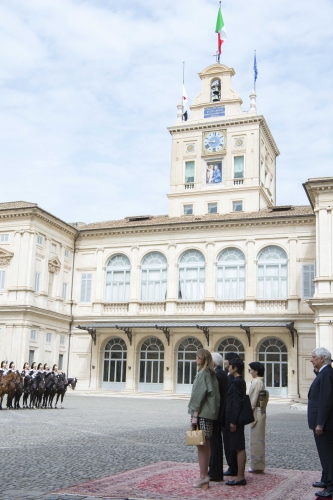 Il Presidente della Repubblica Italiana Sergio Mattarella con le LL.AA.II. il Principe e la Principessa Akishino 