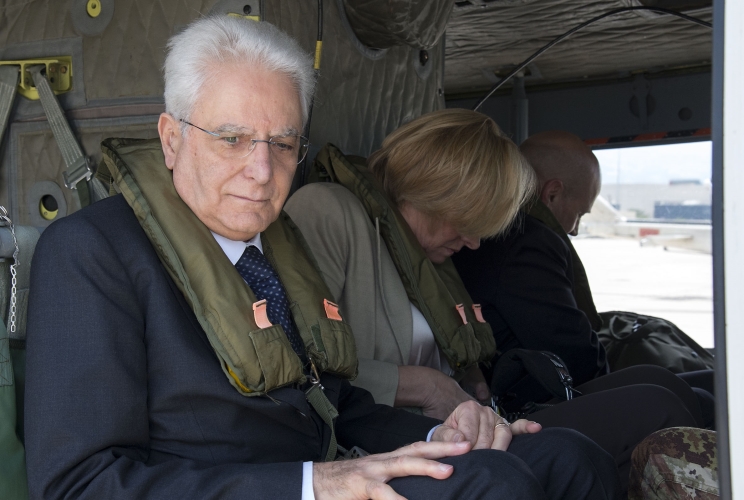 Il Presidente Sergio Mattarella con il Ministro della Difesa Roberta Pinotti 