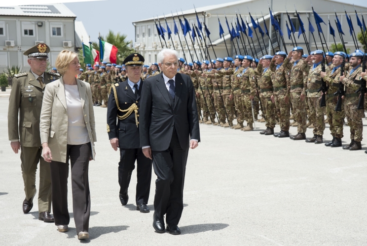 Il Presidente Sergio Mattarella con il Ministro della Difesa, Roberta Pinotti, 
