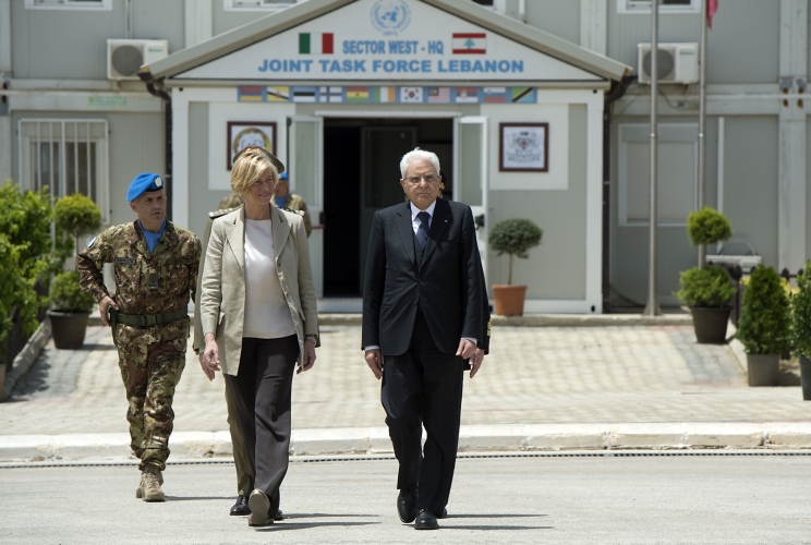 Il Presidente Sergio Mattarella con il Ministro della Difesa Roberta Pinotti in 