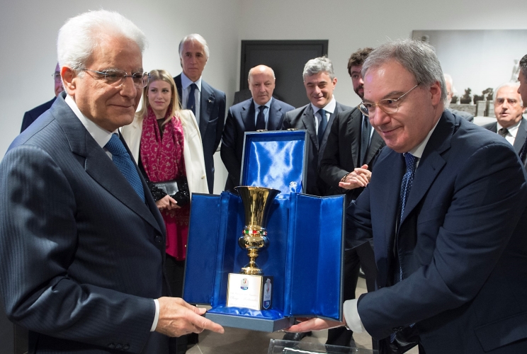 Il Presidente Sergio  Mattarella con il Presidente della Lega Serie A, Maurizio Beretta