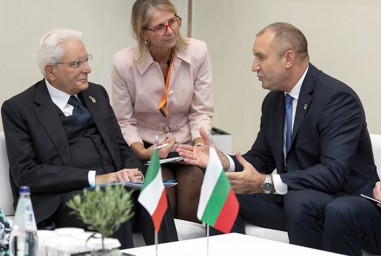 Il Presidente della Repubblica Sergio Mattarella con il Presidente della Repubblica di Bulgaria Rumen Radev, nel corso dell’incontro a margine della XV Riunione informale dei Capi di Stato del Gruppo Arraiolos 