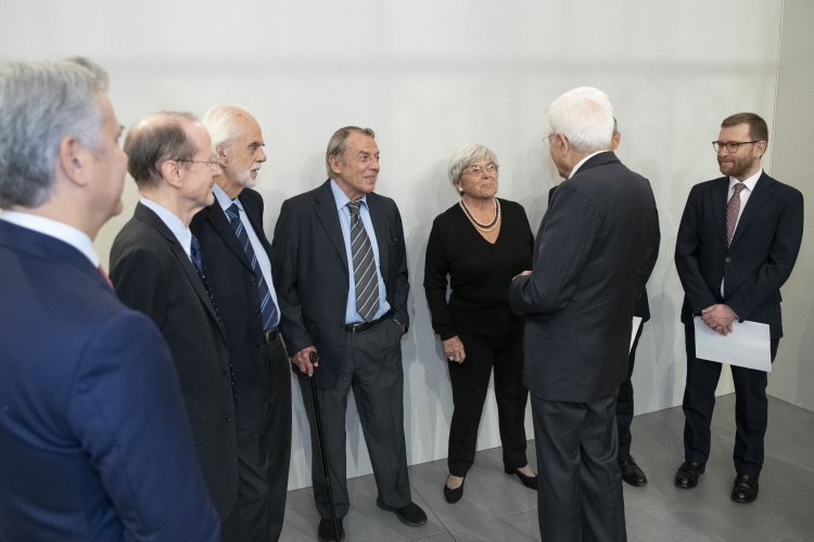 Il Presidente della Repubblica,con Giuseppe Luciano Calogero Provenzano, Ministro per il Sud e con i figli di Giulio Pastore:Valeria, Paolo e Giorgio,al Tempio di Adriano in Roma,in occasione del seminario del 50° anniversario della scomparsa dell’On. Giulio Pastore.
