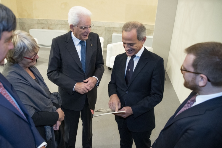 Il Presidente della Repubblica,con Giuseppe Luciano Calogero Provenzano, Ministro per il Sud con Francesco Maria Giro, Senatore in rappresentanza del Presidente del Senato e con Annamaria Furlan Segretario Generale CISL,al Tempio di Adriano in Roma,in occasione del seminario del 50° anniversario della scomparsa dell’On. Giulio Pastore.
