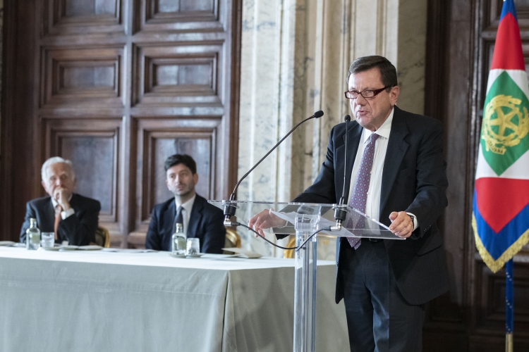 Il Presidente della Repubblica Sergio Mattarella e la Sig.ra Laura,durante l'intervento del Prof. Giorgio Trinchieri, Direttore della Commissione Consultiva per la Ricerca Fondazione AIRC,in occasione della cerimonia di celebrazione de “I Giorni della Ricerca”
