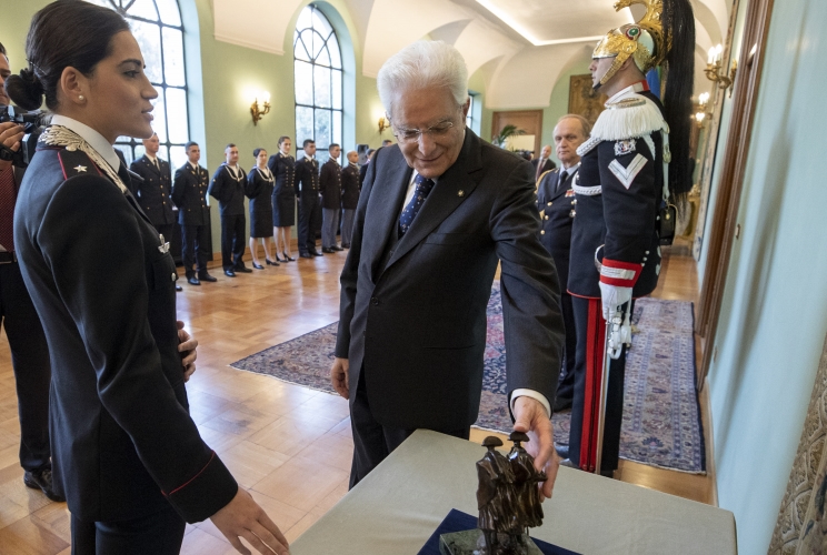 Il Presidente Sergio Mattarella nel corso dell’incontro con una rappresentanza di Allievi degli Istituti di Formazione Militare