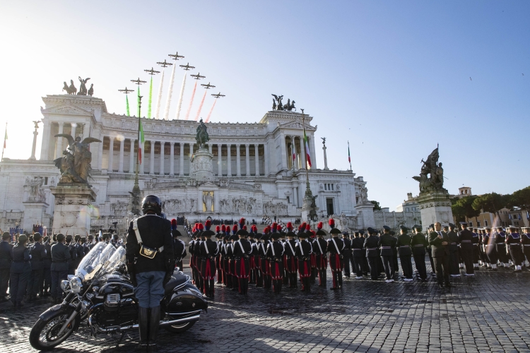 Il Presidente Sergio Mattarella in occasione della deposizione di una corona d’alloro sulla Tomba del Milite Ignoto, nella ricorrenza del Giorno dell’Unità Nazionale e Giornata delle Forze Armate
