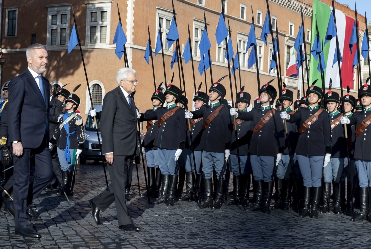 Il Presidente Sergio Mattarella in occasione della deposizione di una corona d’alloro sulla Tomba del Milite Ignoto nella ricorrenza del Giorno dell’Unità Nazionale e Giornata delle Forze Armate