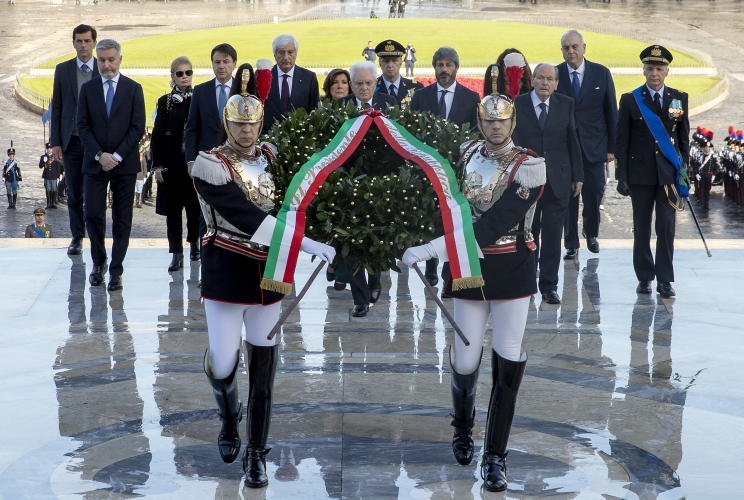Il Presidente Sergio Mattarella in occasione della deposizione di una corona d’alloro sulla Tomba del Milite Ignoto nella ricorrenza del Giorno dell’Unità Nazionale e Giornata delle Forze Armate