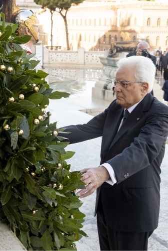 Il Presidente Sergio Mattarella in occasione della deposizione di una corona d’alloro sulla Tomba del Milite Ignoto nella ricorrenza del Giorno dell’Unità Nazionale e Giornata delle Forze Armate