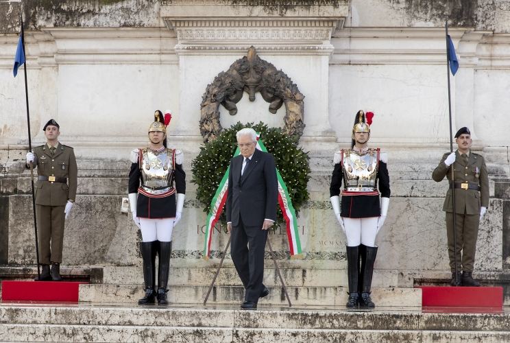 Il Presidente Sergio Mattarella in occasione della deposizione di una corona d’alloro sulla Tomba del Milite Ignoto nella ricorrenza del Giorno dell’Unità Nazionale e Giornata delle Forze Armate