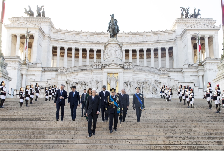 Il Presidente Sergio Mattarella in occasione della deposizione di una corona d’alloro sulla Tomba del Milite Ignoto nella ricorrenza del Giorno dell’Unità Nazionale e Giornata delle Forze Armate