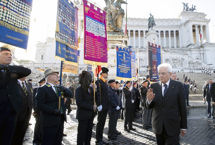 Il Presidente Sergio Mattarella in occasione della deposizione di una corona d’alloro sulla Tomba del Milite Ignoto nella ricorrenza del Giorno dell’Unità Nazionale e Giornata delle Forze Armate
