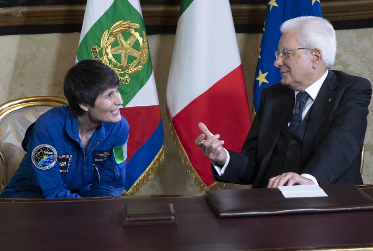 Il Presidente Sergio Mattarella con Samantha Cristoforetti in occasione del collegamento con l’astronauta Luca Parmitano dalla Stazione Spaziale Internazionale