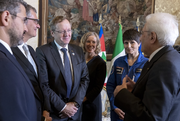 Il Presidente Sergio Mattarella con Samantha Cristoforetti, Johann-Dietrich Wörner, Direttore Generale dell’ESA, Giorgio Saccoccia, Presidente dell’Agenzia Spaziale Italiana e Riccardo Fraccaro, Sottosegretario di Stato alla Presidenza del Consiglio dei Ministri, al termine del collegamento con l’astronauta Luca Parmitano dalla Stazione Spaziale Internazionale