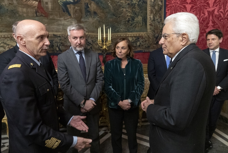 Il Presidente Sergio Mattarella con il Generale Enzo Vecciarelli, Capo di Stato Maggiore della Difesa, in occasione della riunione del Consiglio Supremo di Difesa