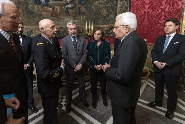Il Presidente Sergio Mattarella con il Generale Enzo Vecciarelli, Capo di Stato Maggiore della Difesa, in occasione della riunione del Consiglio Supremo di Difesa