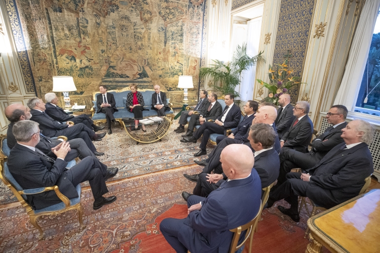 Il Presidente della Repubblica Sergio Mattarella incontra Andrea CECCHERINI,Presidente dell’Osservatorio Permanente dei Giovani Editori,in occasione del ventennale,unitamente ad una delegazione. 
