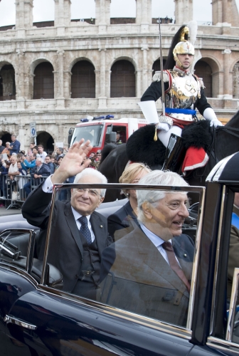 Il Presidente Sergio Mattarella con il Ministro della Difesa Roberta Pinotti 