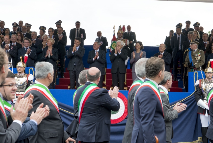Il Presidente Sergio Mattarella con le Alte Cariche dello Stato assiste alla Parata in Via dei Fori Imperiali